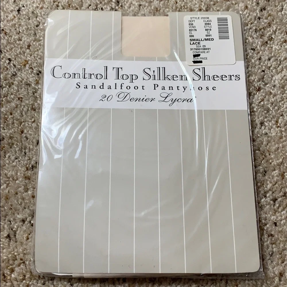 NWT Control Top Lace/Ivory Colored Pantyhose- S/M‎